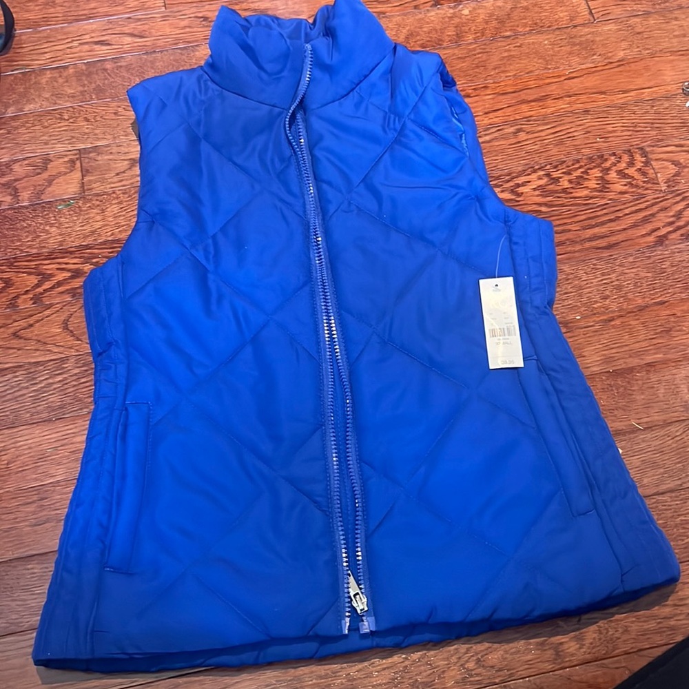 NWT women’s lightweight puffer vest